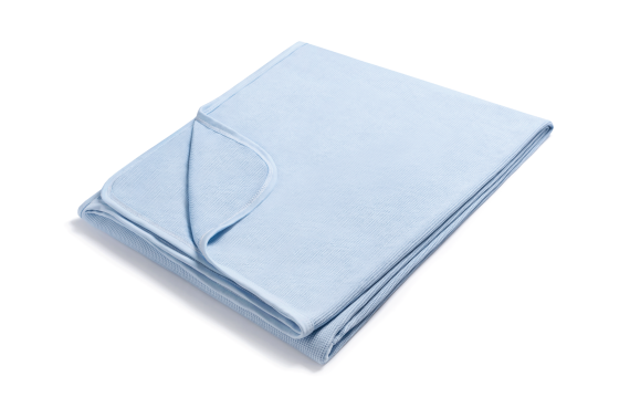 modrá pleteninová deka / přehoz pro úpravu lůžka