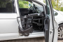 Mobilní elektrický zvedák osob pro nástup do auta